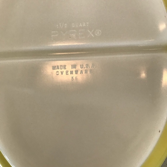 Pyrex Divided Dish - Picture 4 of 7